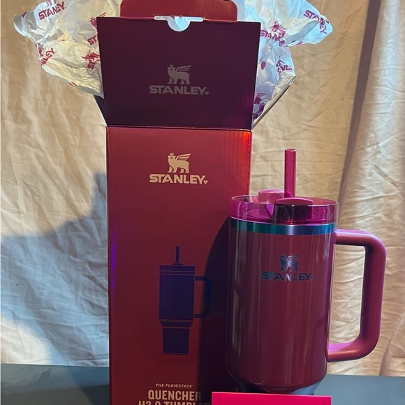 Stanley The Quencher H2.0 Flowstate 40 oz Tumbler in Berry Truffle NIB - Picture 2 of 7